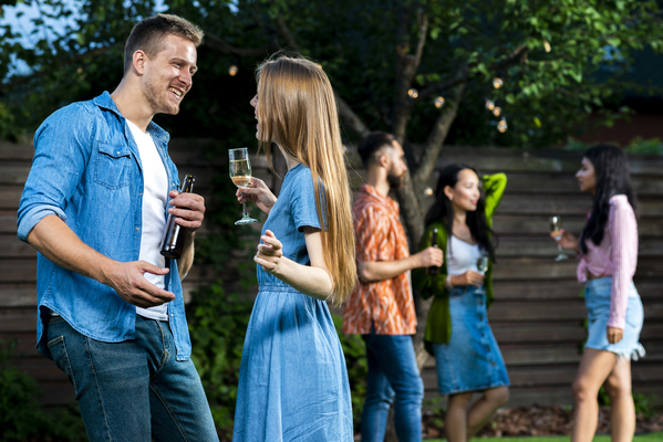 Singles connecting at a San Francisco dating event